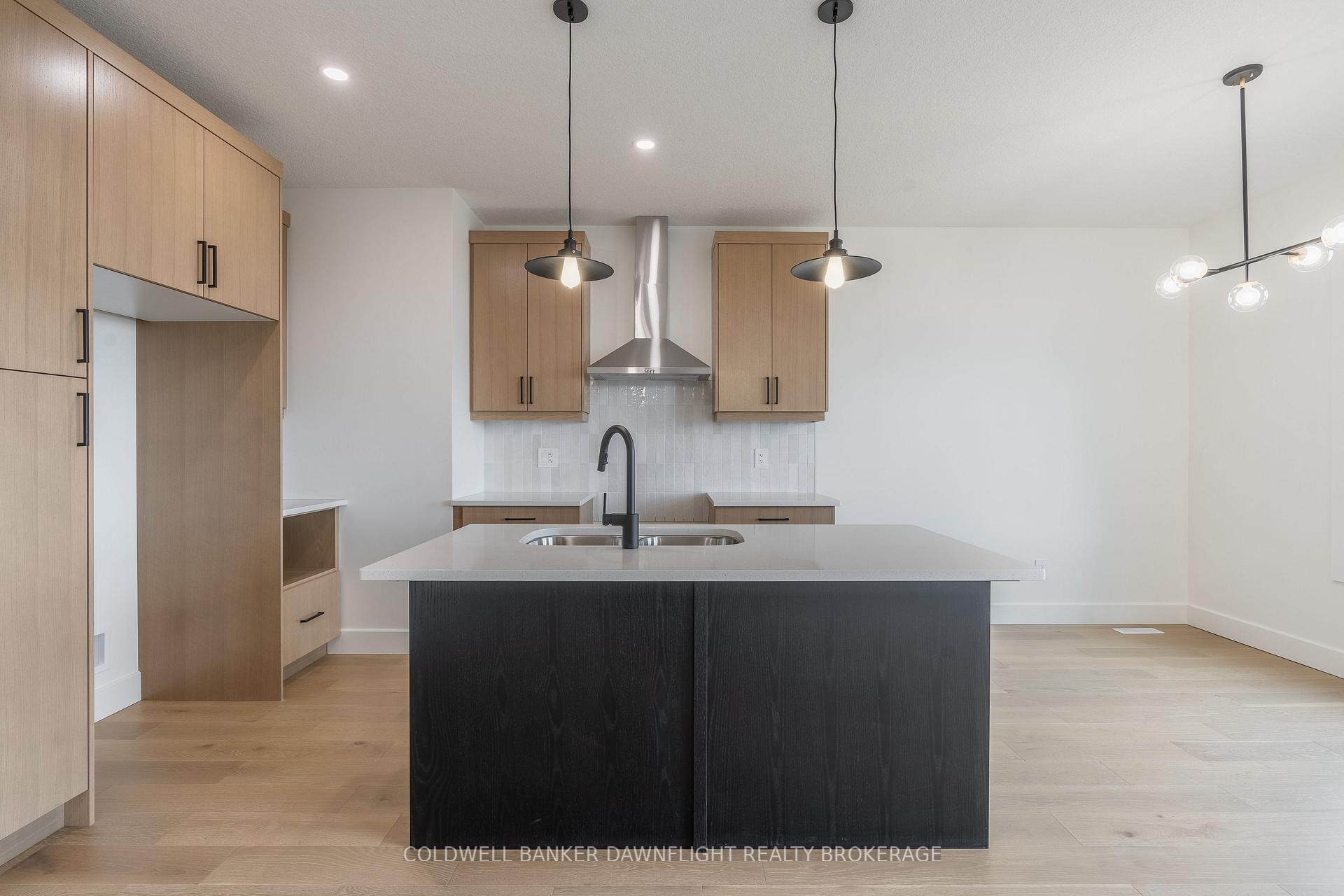 Photo 9 of Unit 37, 147 Scotts Drive, Lucan Biddulph, Lucan — HOMEH