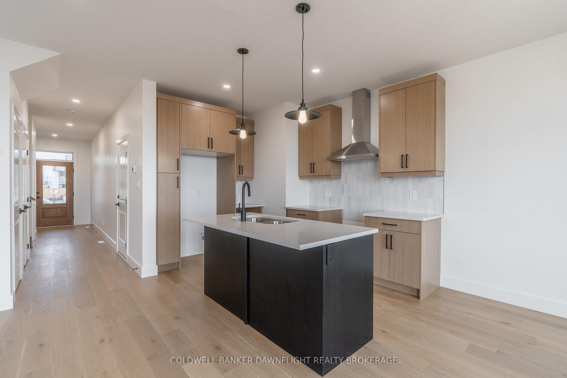 Photo 10 of Unit 37, 147 Scotts Drive, Lucan Biddulph, Lucan — HOMEH
