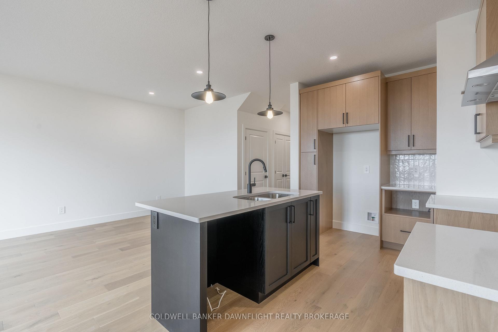 Photo 12 of Unit 37, 147 Scotts Drive, Lucan Biddulph, Lucan — HOMEH