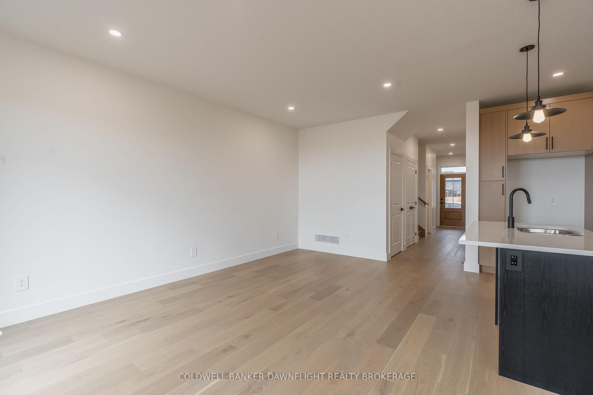 Photo 15 of Unit 37, 147 Scotts Drive, Lucan Biddulph, Lucan — HOMEH