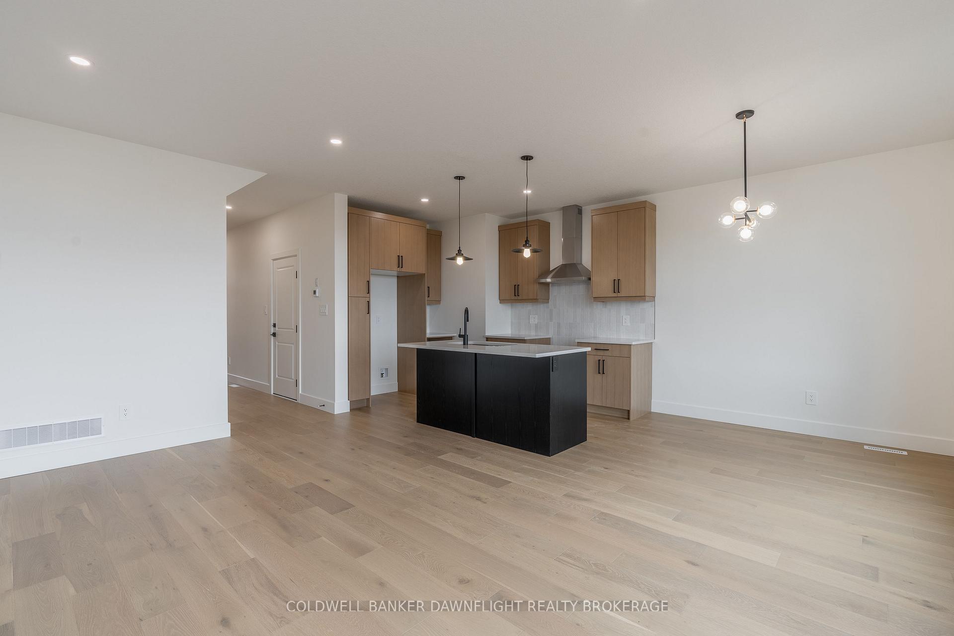Photo 16 of Unit 37, 147 Scotts Drive, Lucan Biddulph, Lucan — HOMEH