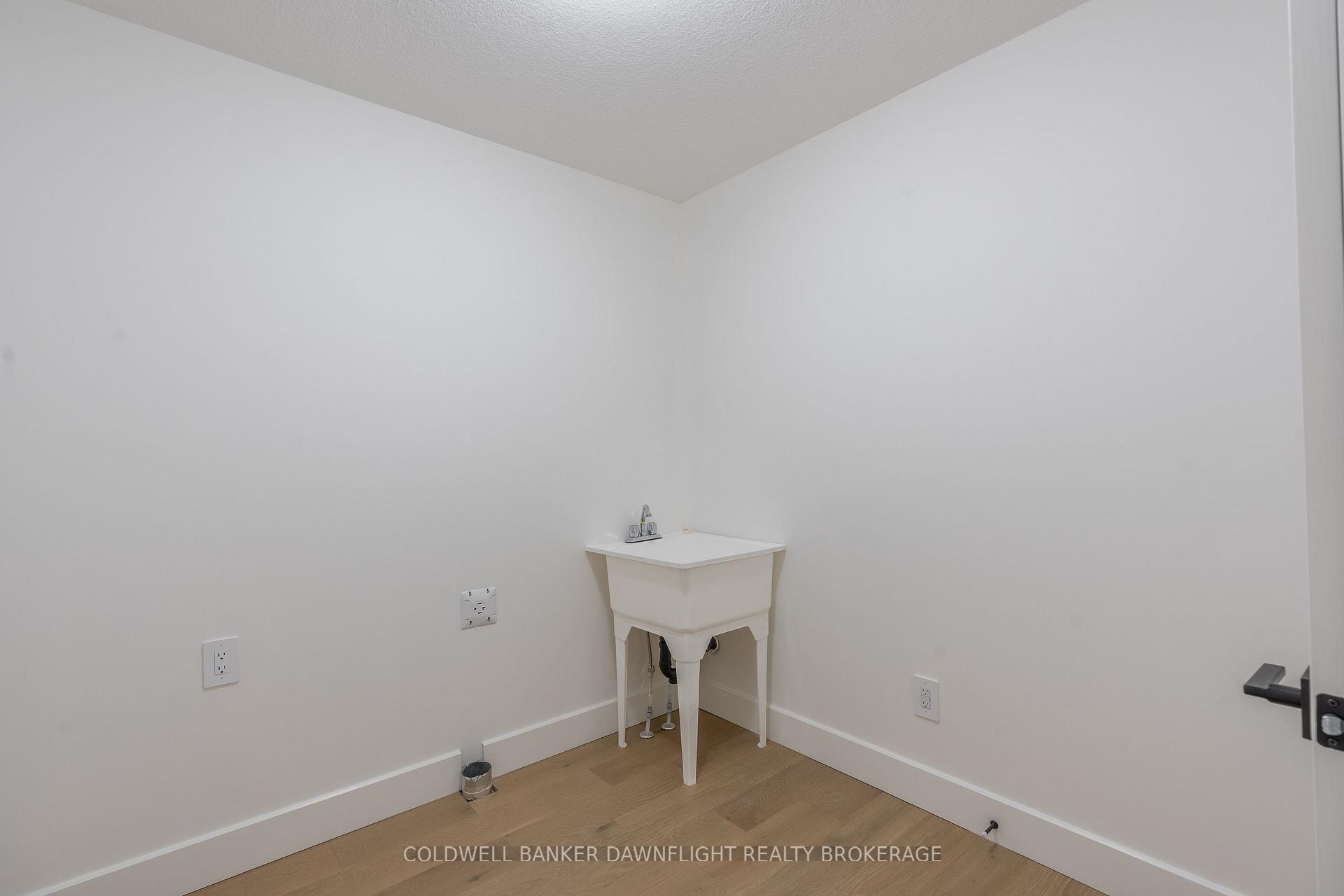 Photo 20 of Unit 37, 147 Scotts Drive, Lucan Biddulph, Lucan — HOMEH