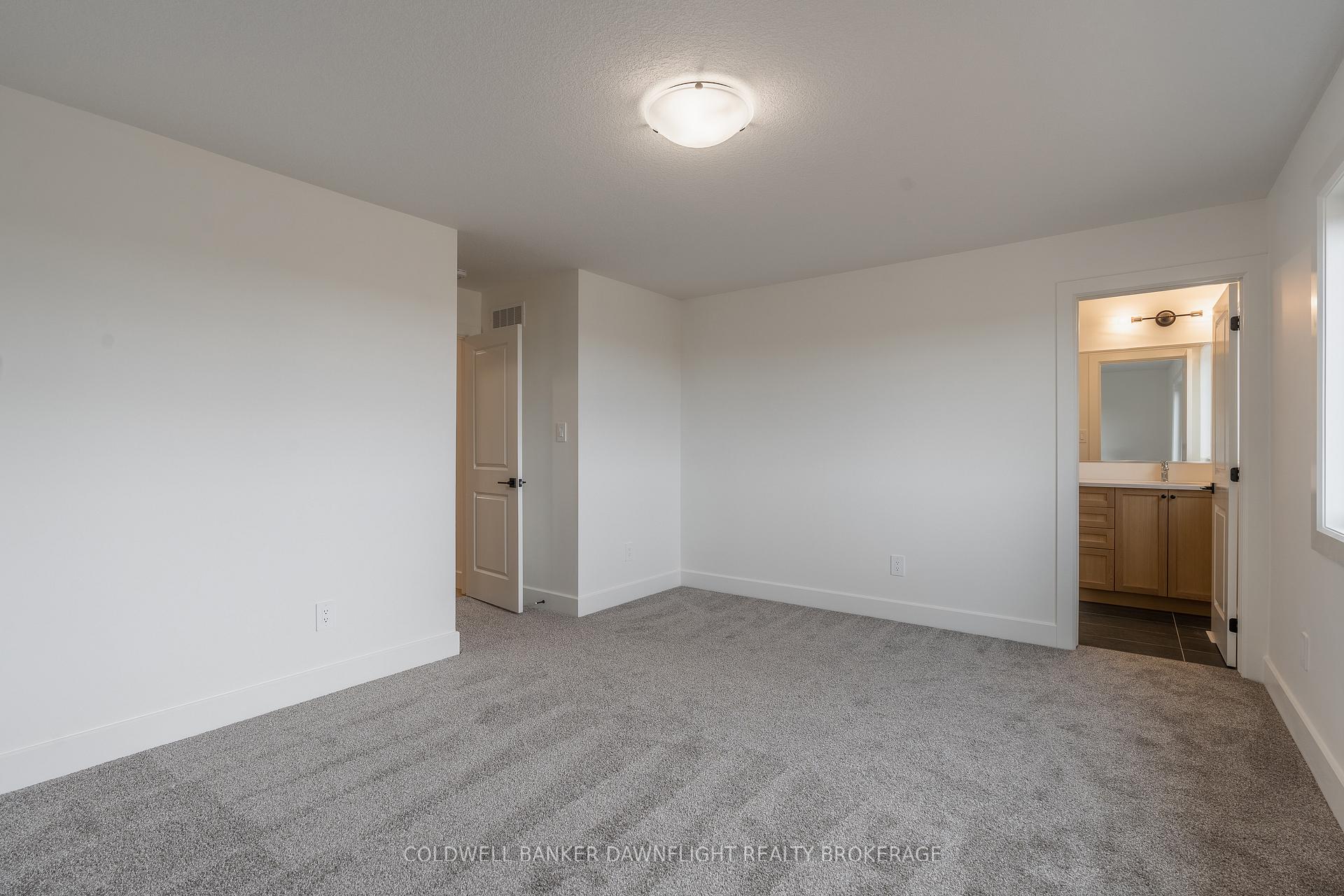 Photo 25 of Unit 37, 147 Scotts Drive, Lucan Biddulph, Lucan — HOMEH