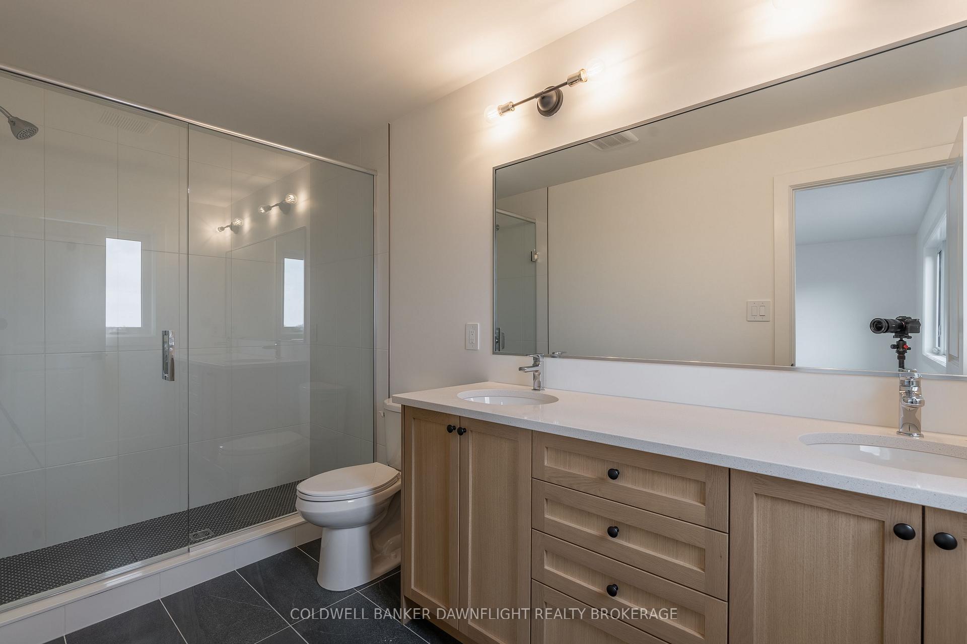 Photo 26 of Unit 37, 147 Scotts Drive, Lucan Biddulph, Lucan — HOMEH