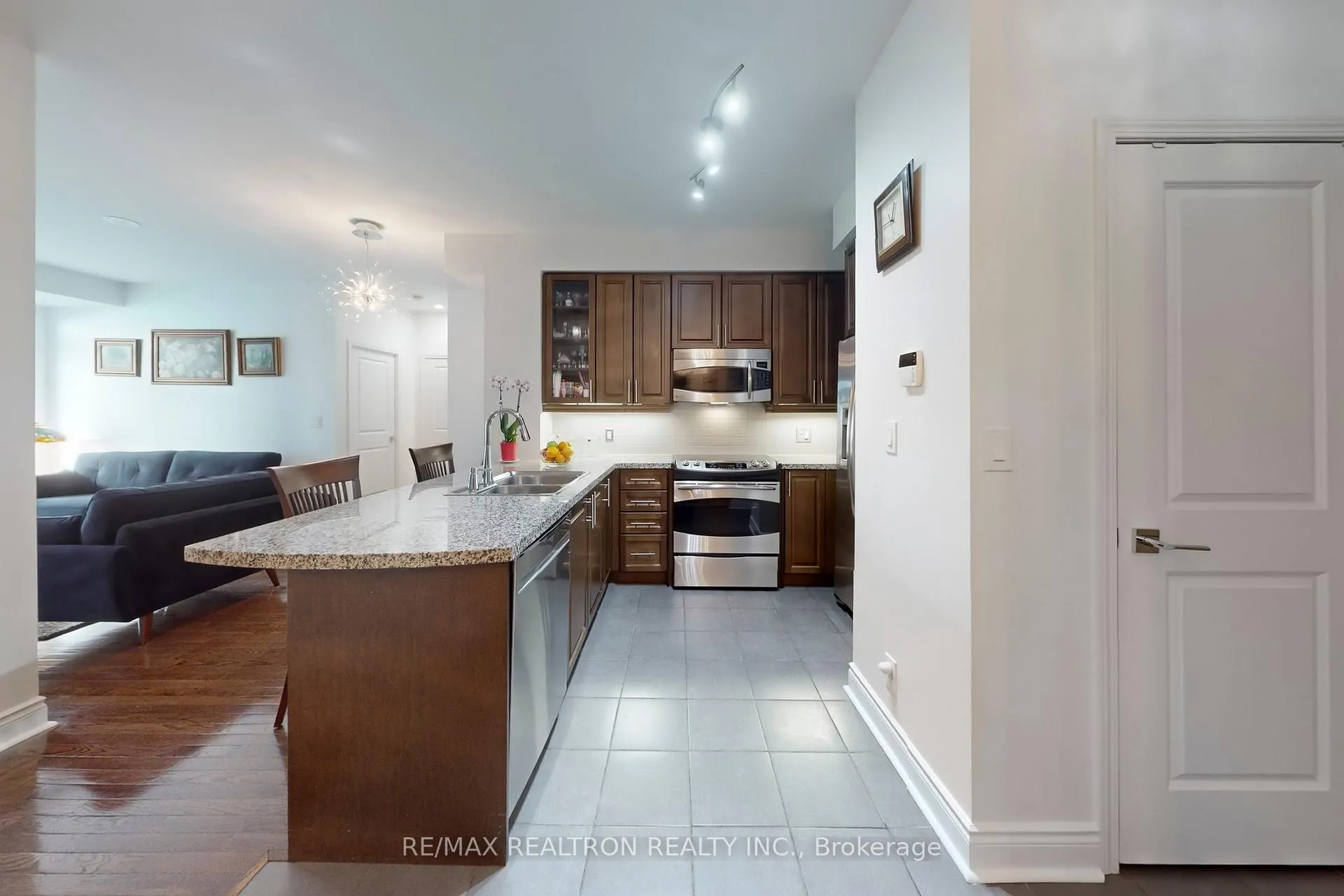 Photo 4 of Unit 1406, 1900 Lake Shore Boulevard W, Toronto, High Park-Swansea — HOMEH