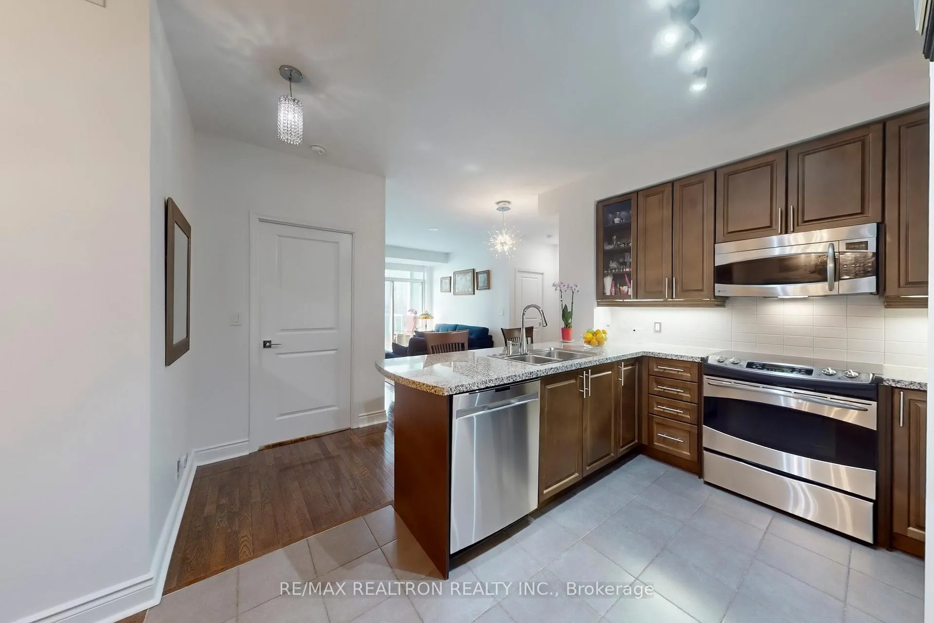 Photo 5 of Unit 1406, 1900 Lake Shore Boulevard W, Toronto, High Park-Swansea — HOMEH