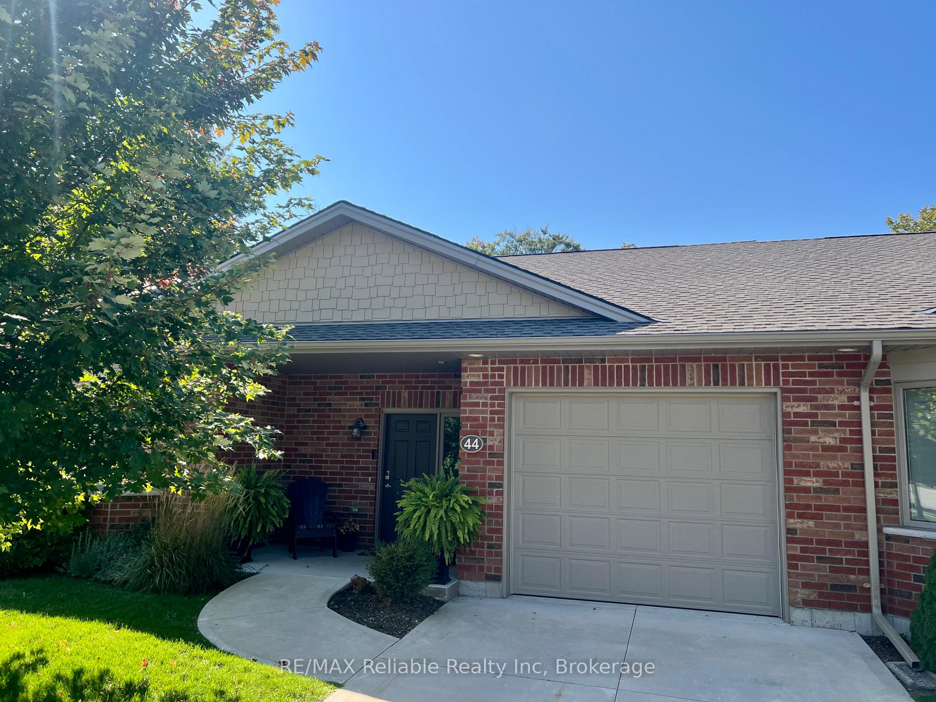 Photo 2 of 44 Bayfield Mews Lane, Bluewater, Bayfield — HOMEH