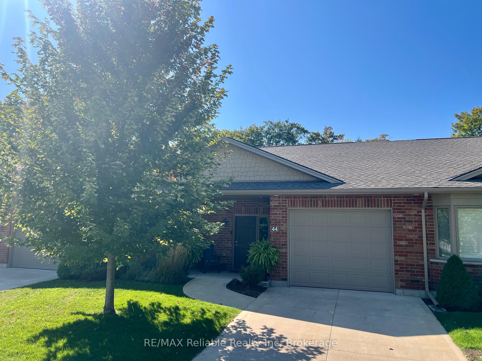 Photo 3 of 44 Bayfield Mews Lane, Bluewater, Bayfield — HOMEH