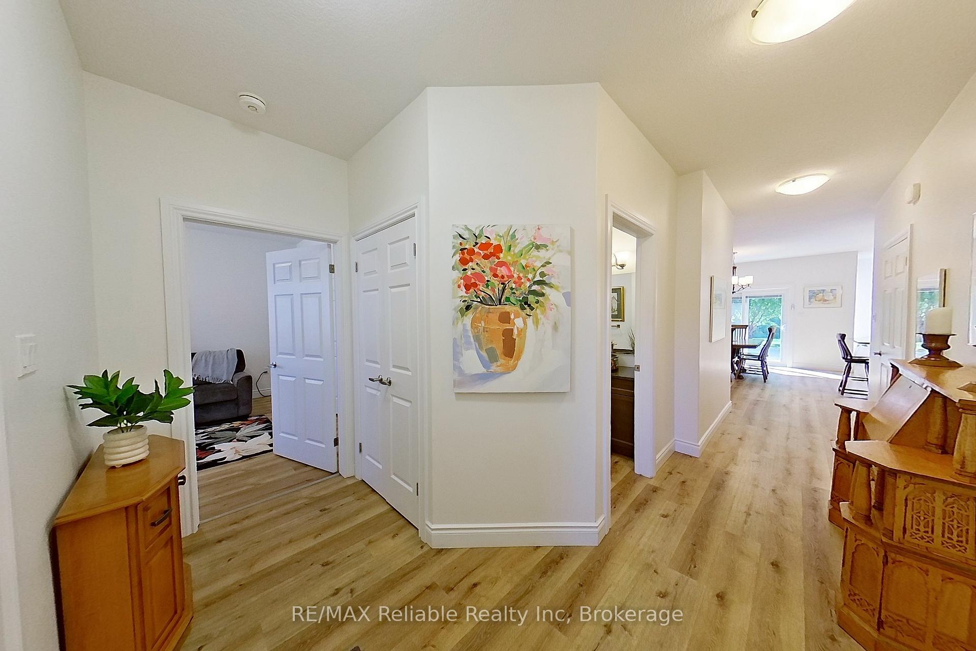 Photo 6 of 44 Bayfield Mews Lane, Bluewater, Bayfield — HOMEH