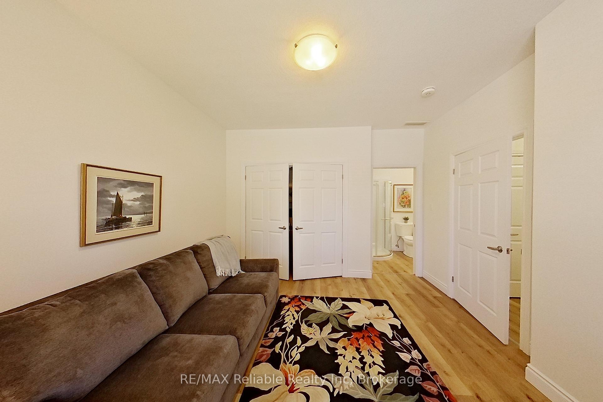 Photo 10 of 44 Bayfield Mews Lane, Bluewater, Bayfield — HOMEH