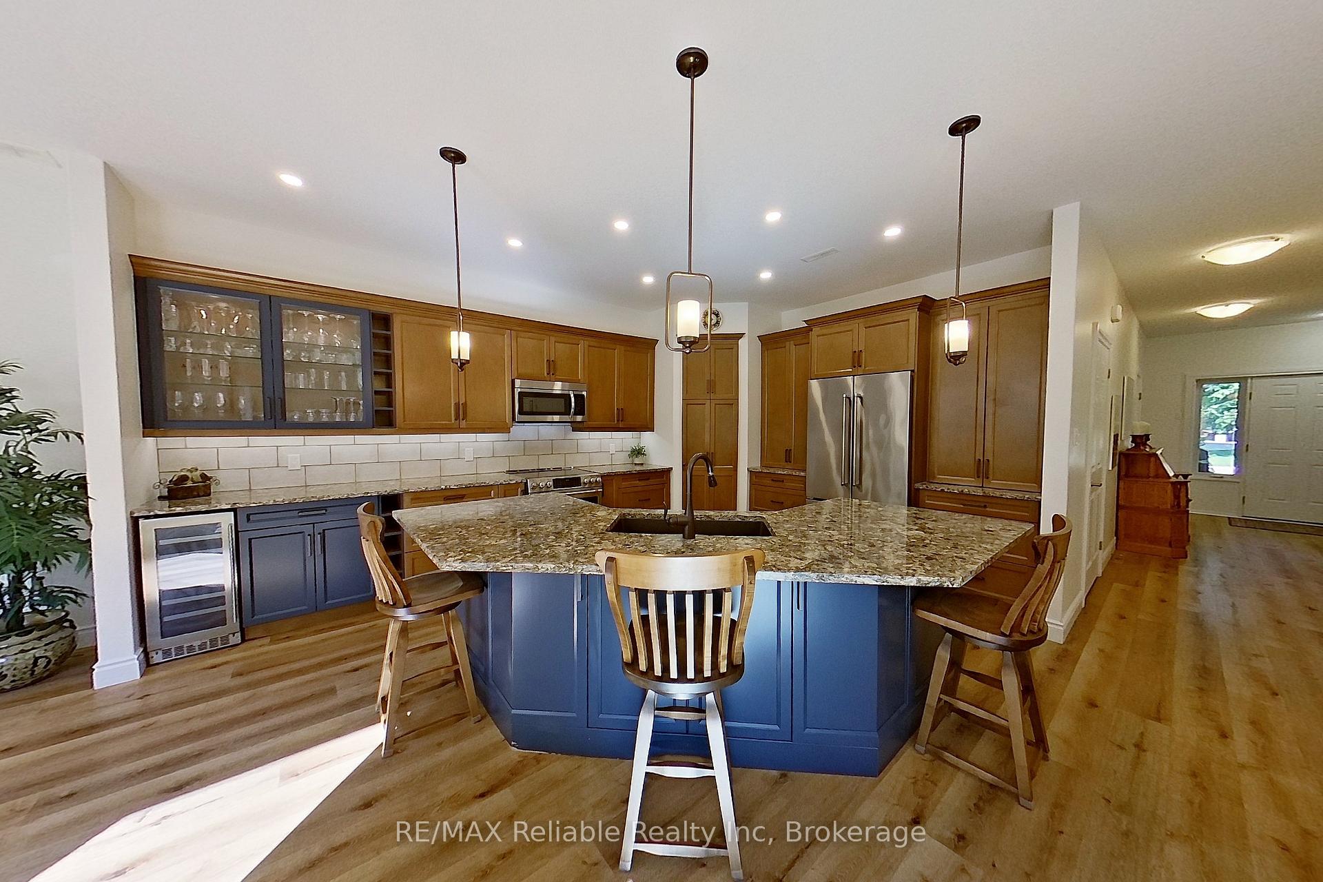 Photo 20 of 44 Bayfield Mews Lane, Bluewater, Bayfield — HOMEH