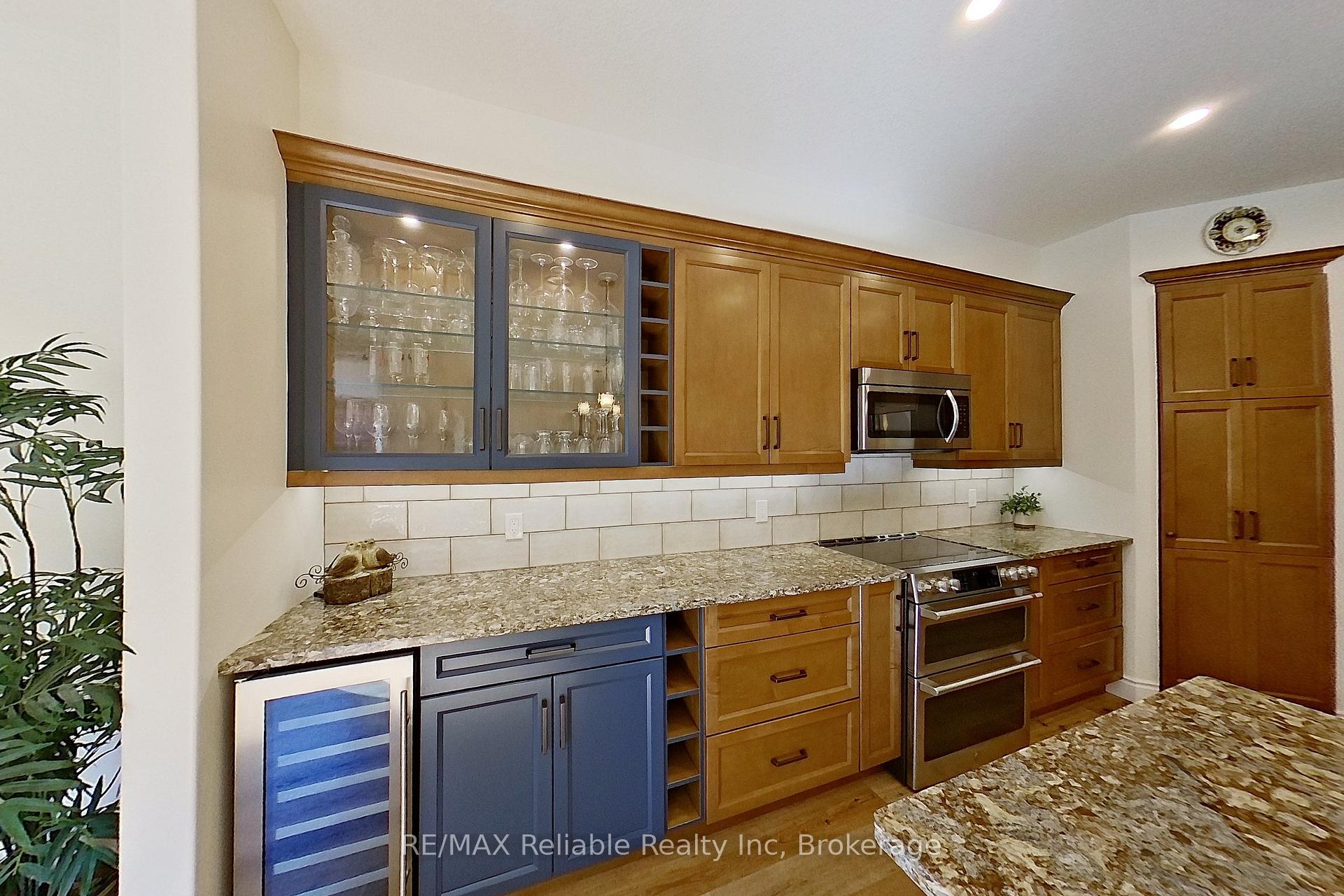 Photo 22 of 44 Bayfield Mews Lane, Bluewater, Bayfield — HOMEH