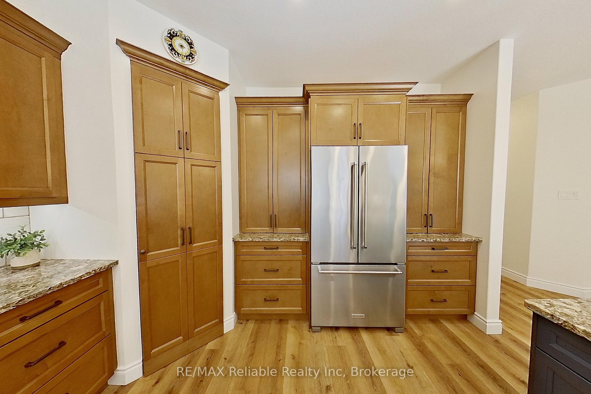 Photo 23 of 44 Bayfield Mews Lane, Bluewater, Bayfield — HOMEH