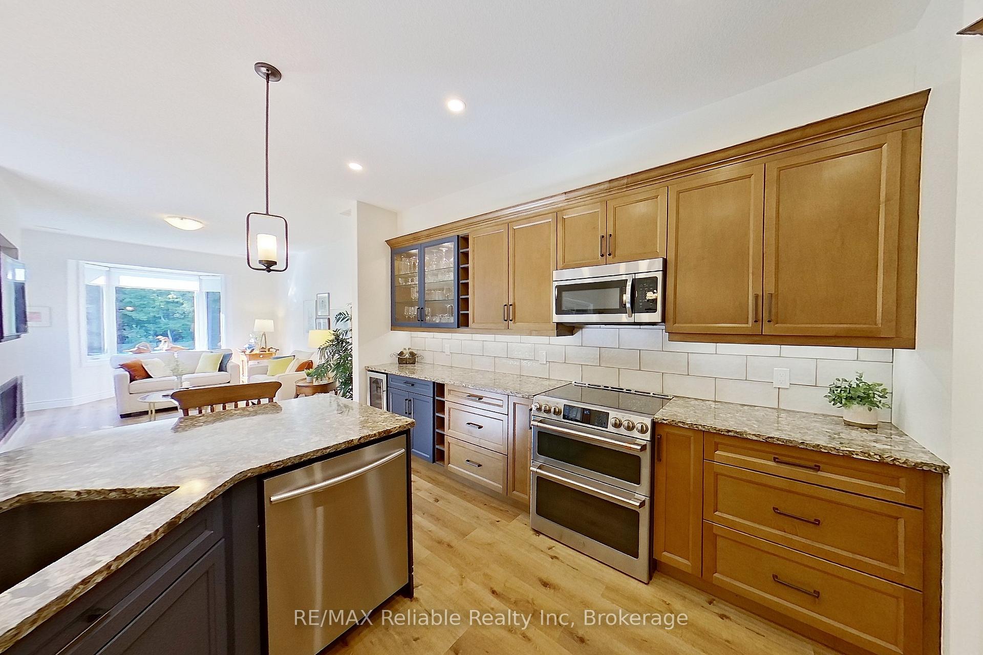 Photo 25 of 44 Bayfield Mews Lane, Bluewater, Bayfield — HOMEH