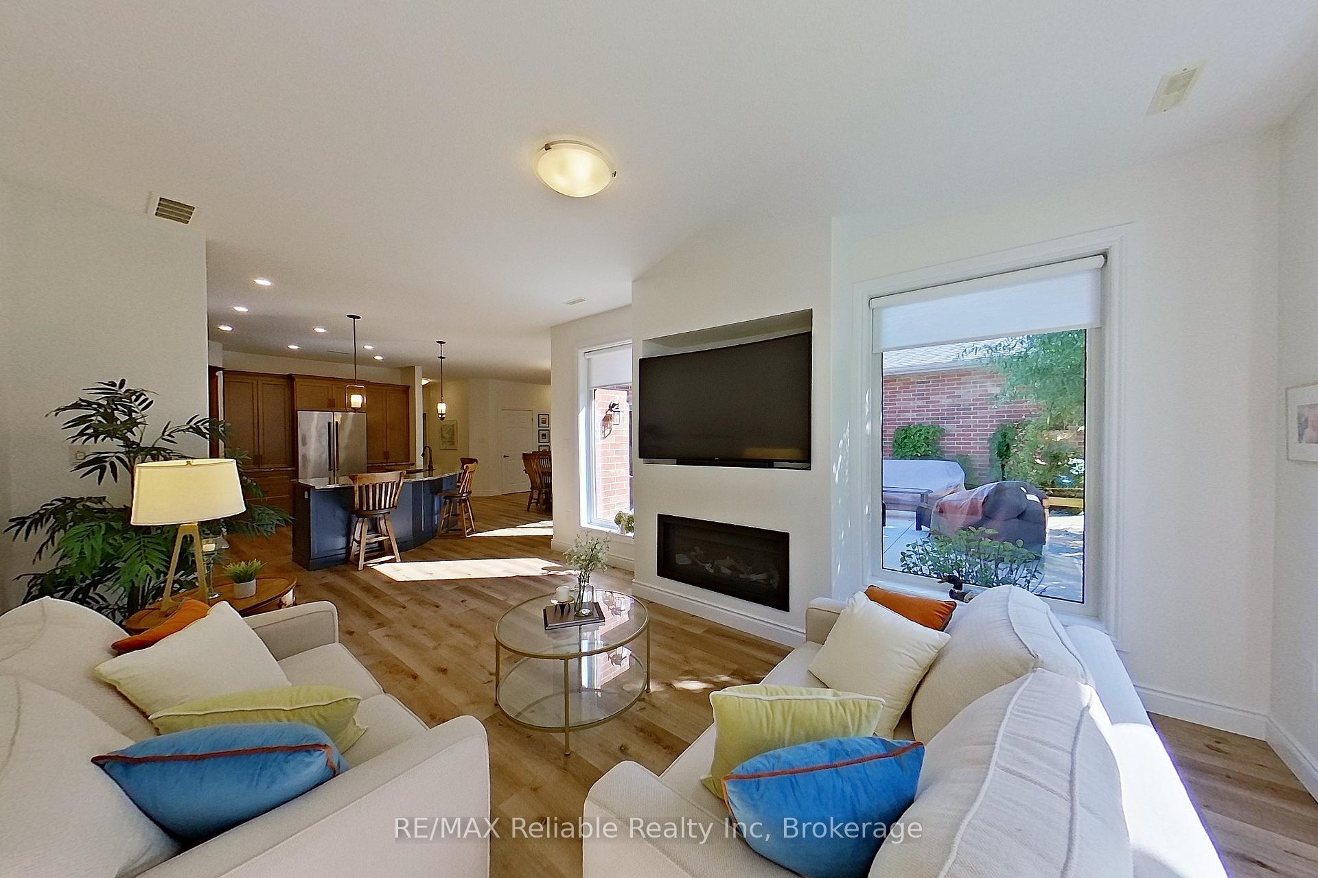 Photo 28 of 44 Bayfield Mews Lane, Bluewater, Bayfield — HOMEH