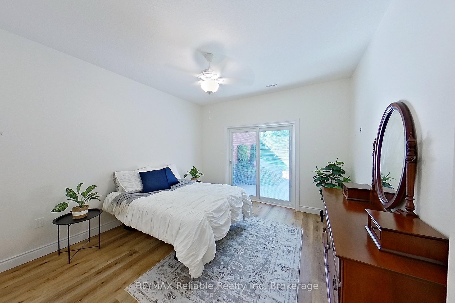 Photo 34 of 44 Bayfield Mews Lane, Bluewater, Bayfield — HOMEH