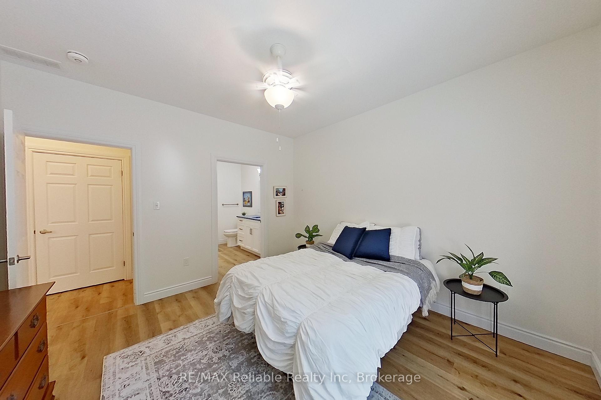 Photo 35 of 44 Bayfield Mews Lane, Bluewater, Bayfield — HOMEH