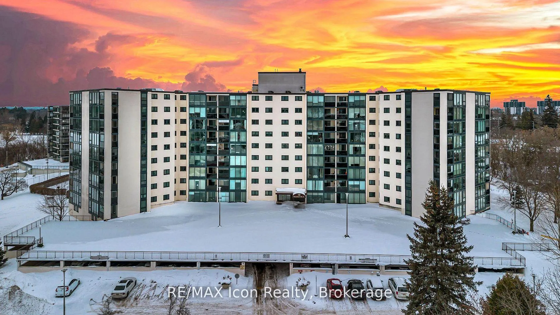 Front of Unit 303, 19 Woodlawn Road E