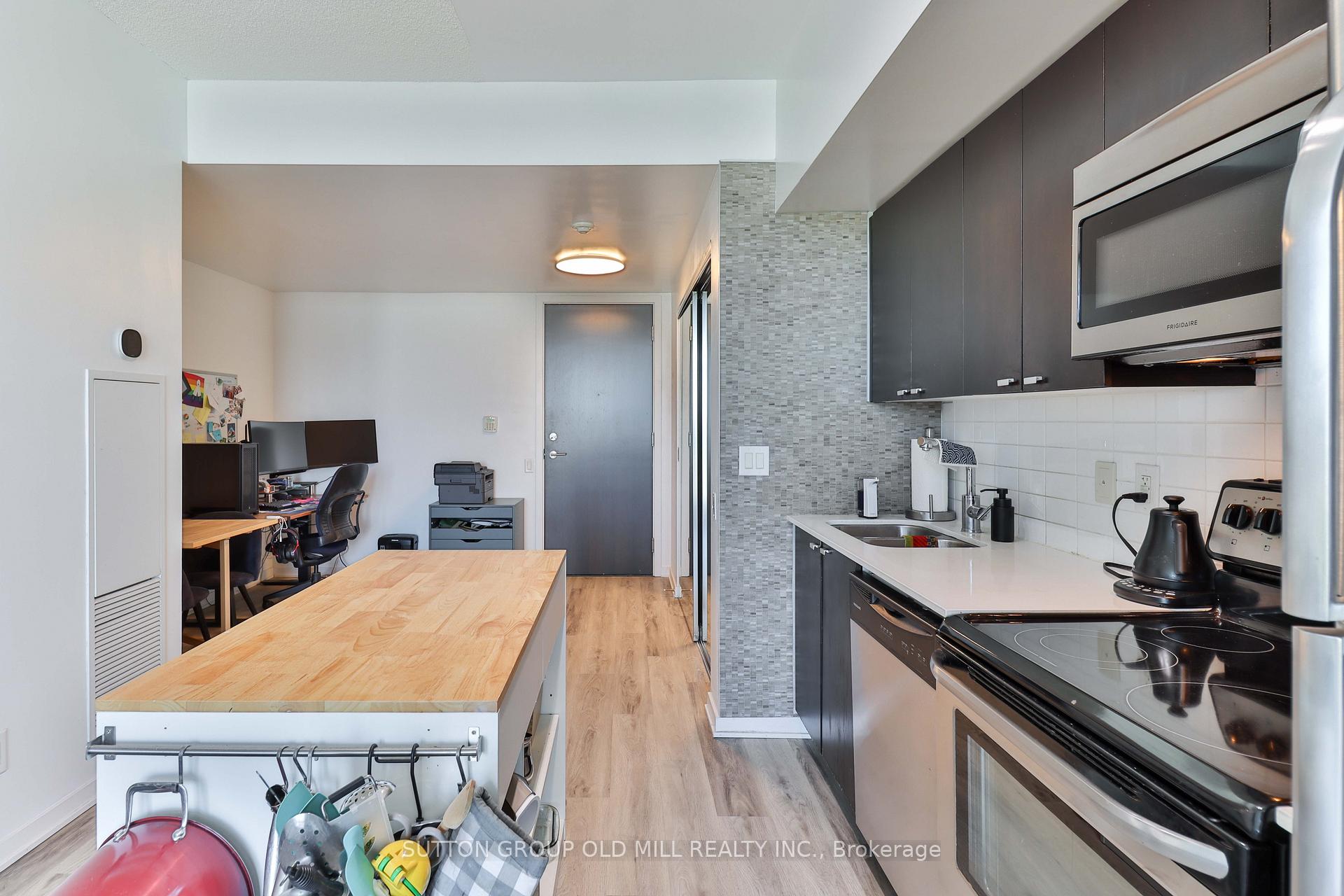 Photo 7 of Unit 1904, 105 The Queensway, Toronto, High Park-Swansea — HOMEH