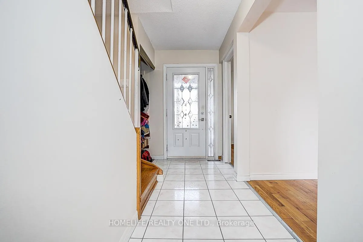 Photo 2 of 35 Fieldview Crescent N, Markham, Milliken Mills West — HOMEH