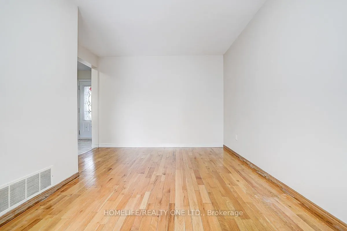 Photo 4 of 35 Fieldview Crescent N, Markham, Milliken Mills West — HOMEH