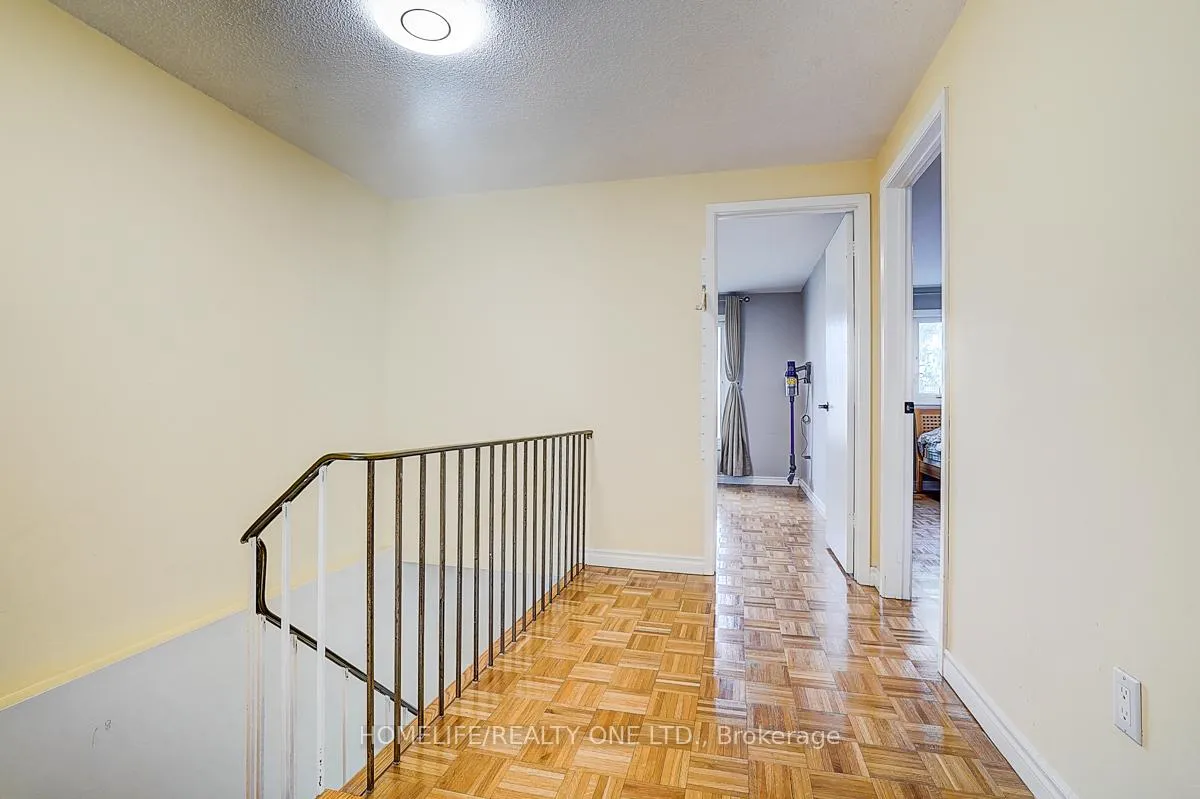 Photo 13 of 35 Fieldview Crescent N, Markham, Milliken Mills West — HOMEH