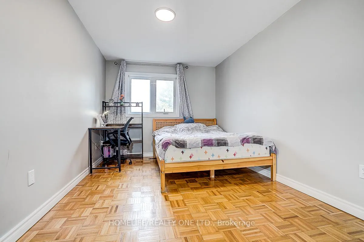Photo 16 of 35 Fieldview Crescent N, Markham, Milliken Mills West — HOMEH