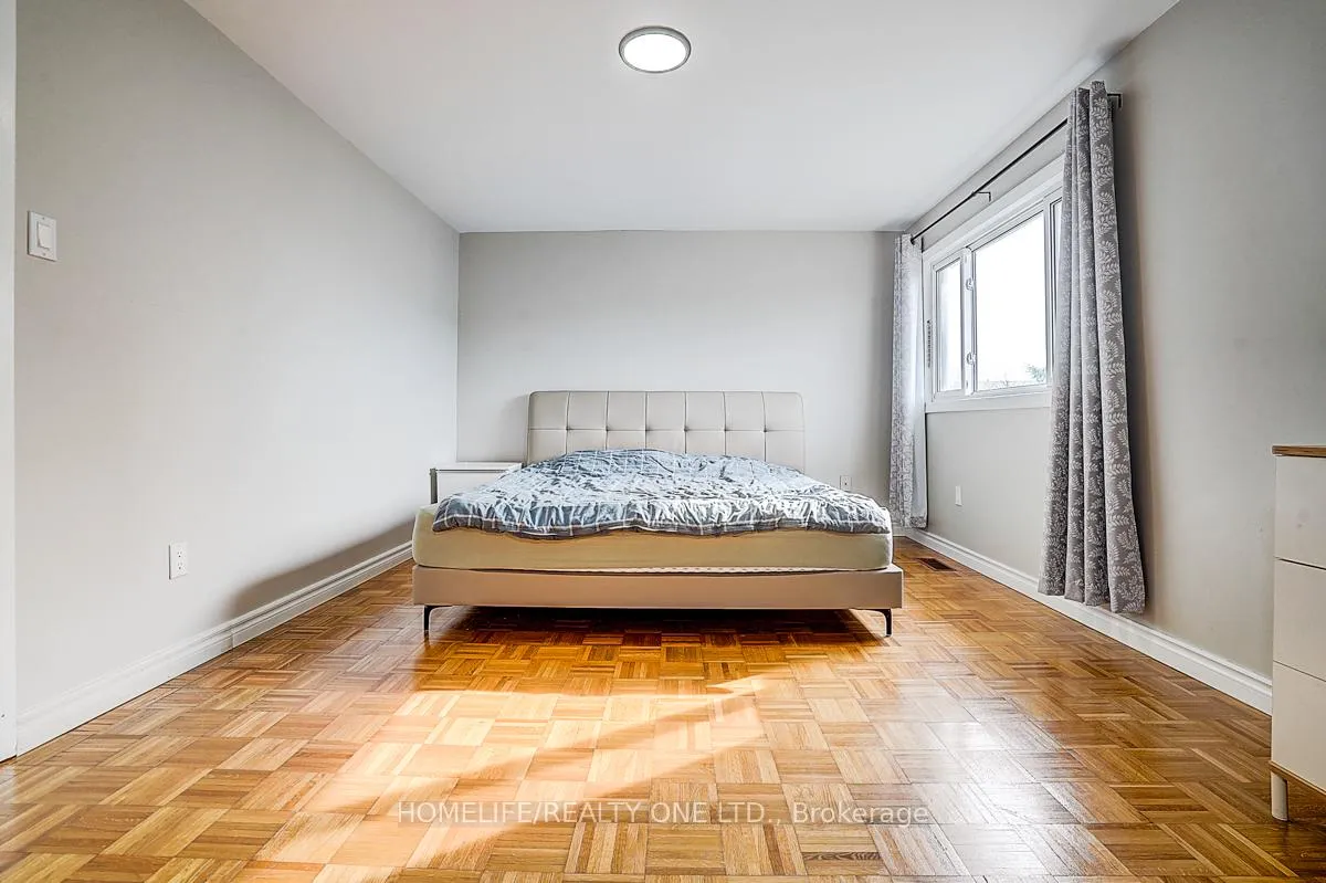 Photo 17 of 35 Fieldview Crescent N, Markham, Milliken Mills West — HOMEH