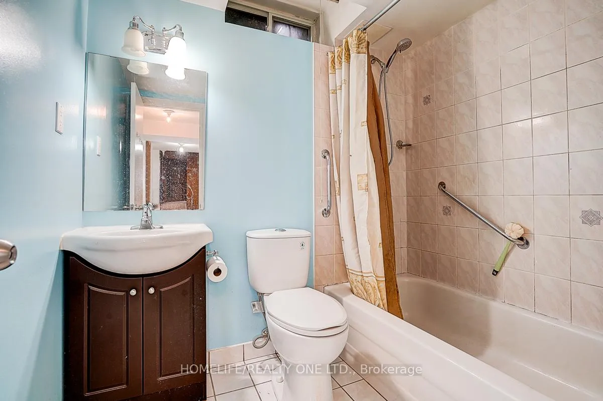 Photo 19 of 35 Fieldview Crescent N, Markham, Milliken Mills West — HOMEH