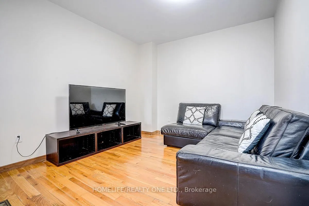 Photo 20 of 35 Fieldview Crescent N, Markham, Milliken Mills West — HOMEH
