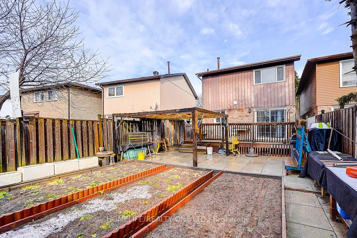 Photo 24 of 35 Fieldview Crescent N, Markham, Milliken Mills West — HOMEH