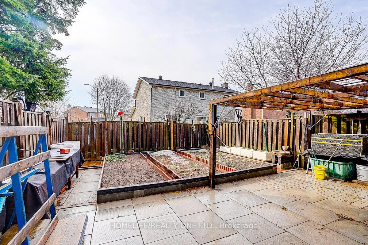 Photo 25 of 35 Fieldview Crescent N, Markham, Milliken Mills West — HOMEH