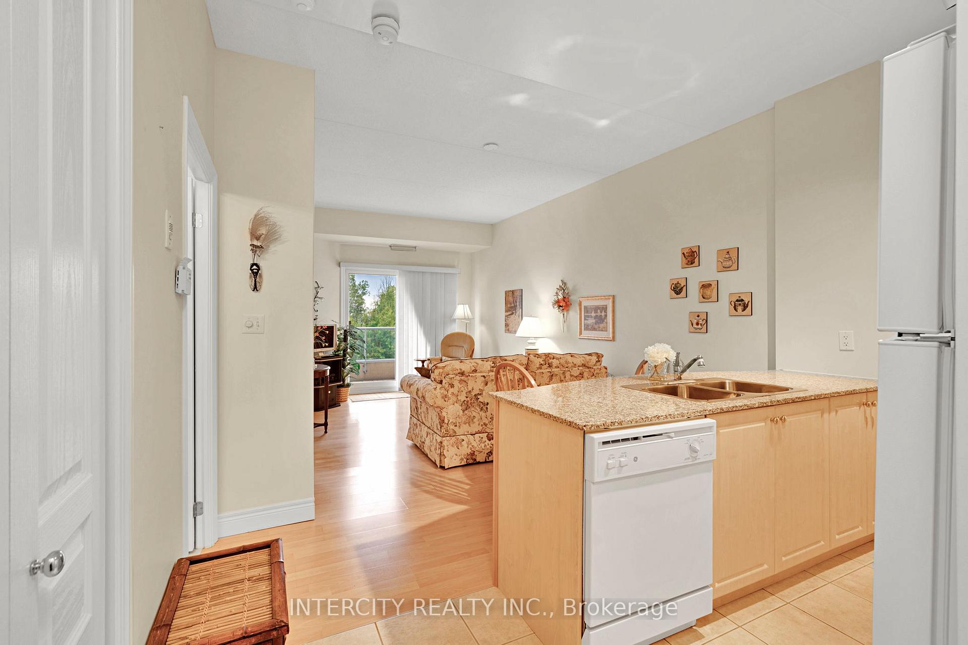 Photo 2 of Unit PH12, 280 Aberdeen Boulevard, Midland — HOMEH