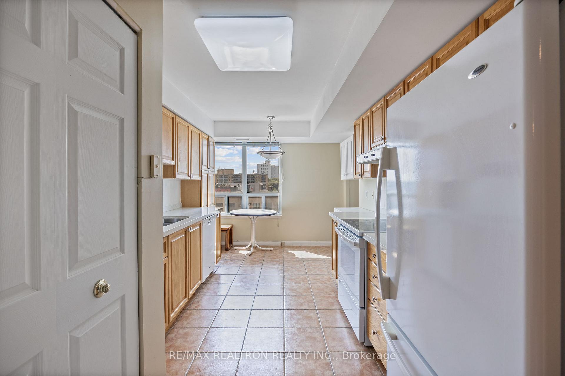 Photo 6 of Unit 504, 8 Covington Road, Toronto, Englemount-Lawrence — HOMEH