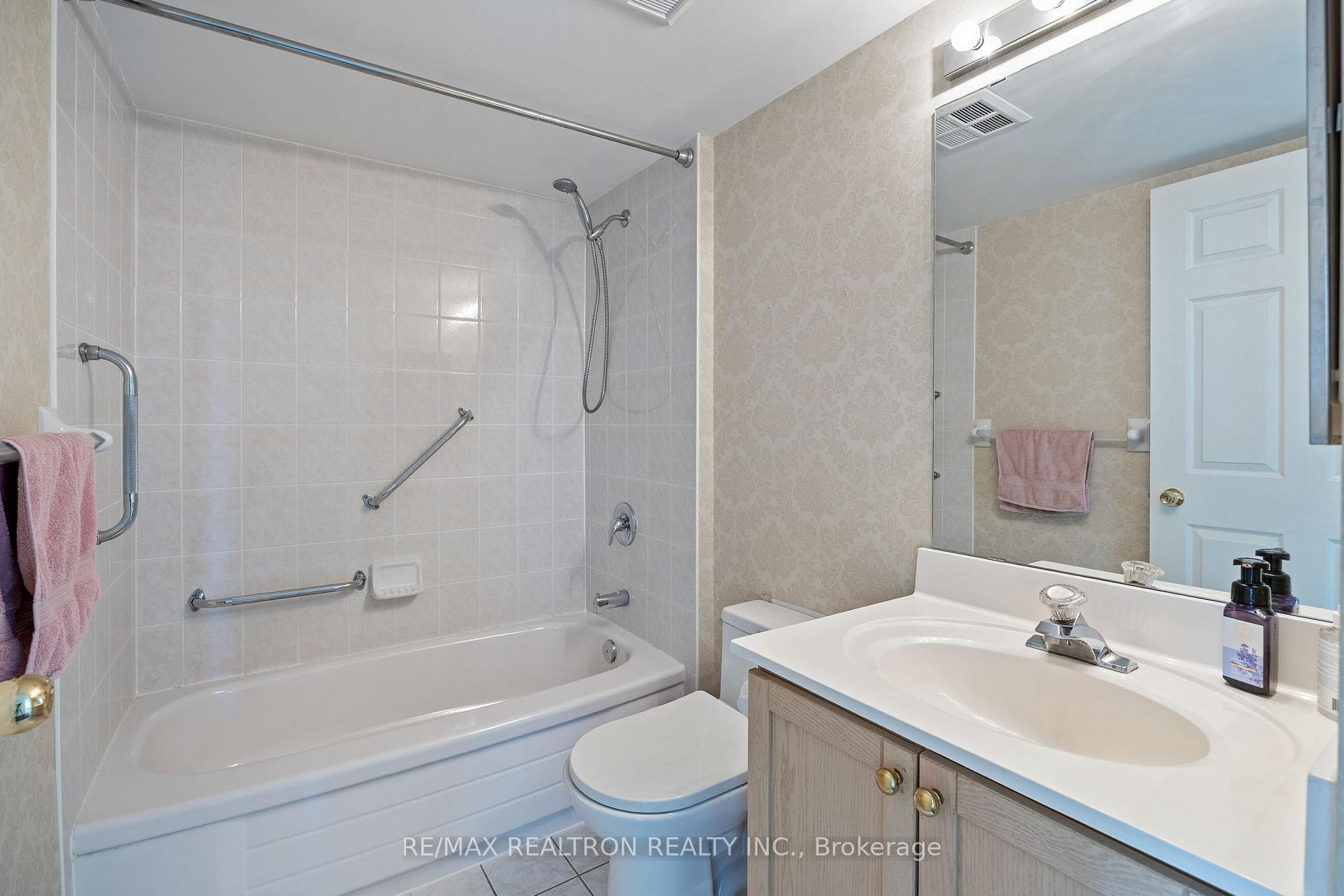 Photo 11 of Unit 504, 8 Covington Road, Toronto, Englemount-Lawrence — HOMEH