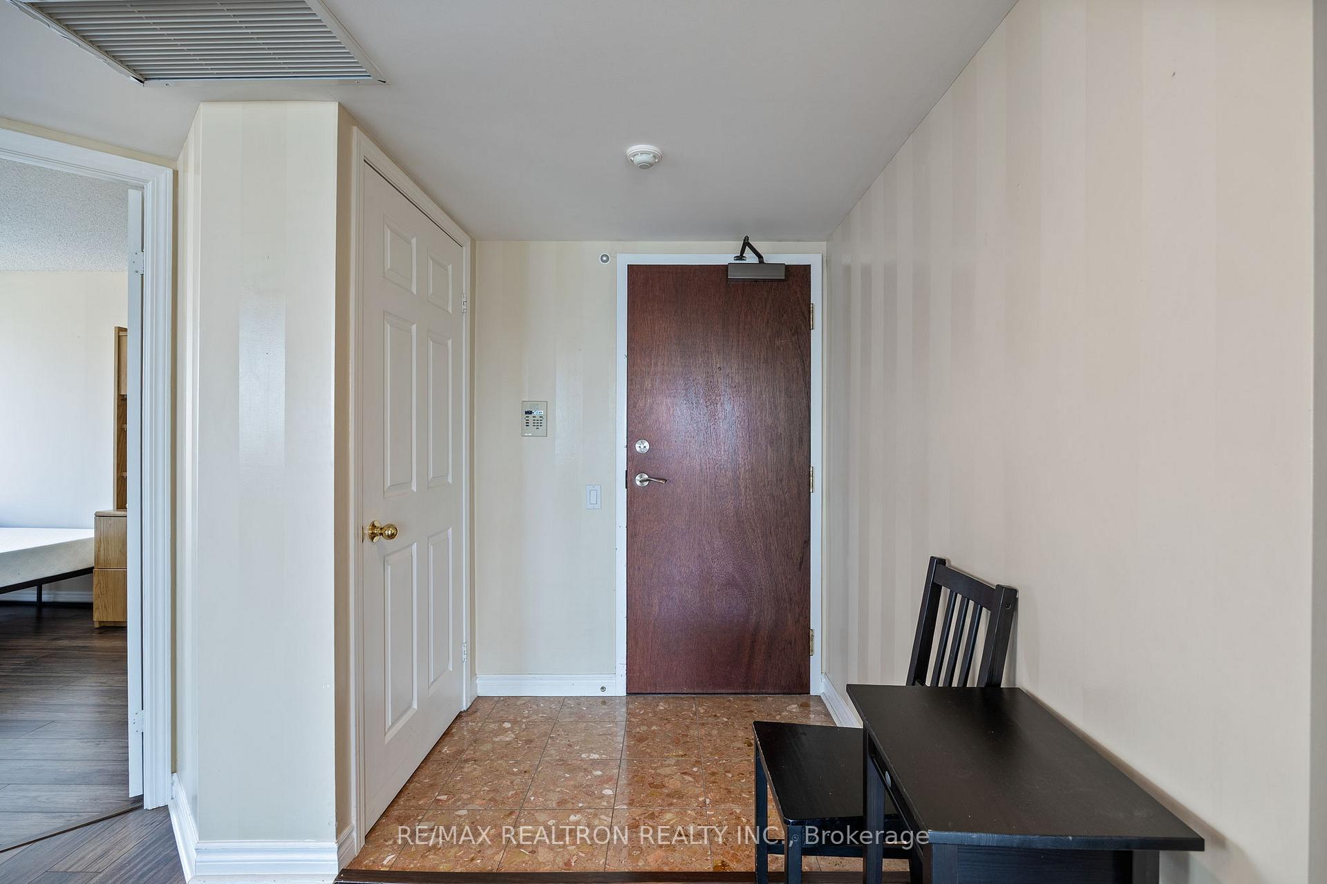 Photo 12 of Unit 504, 8 Covington Road, Toronto, Englemount-Lawrence — HOMEH