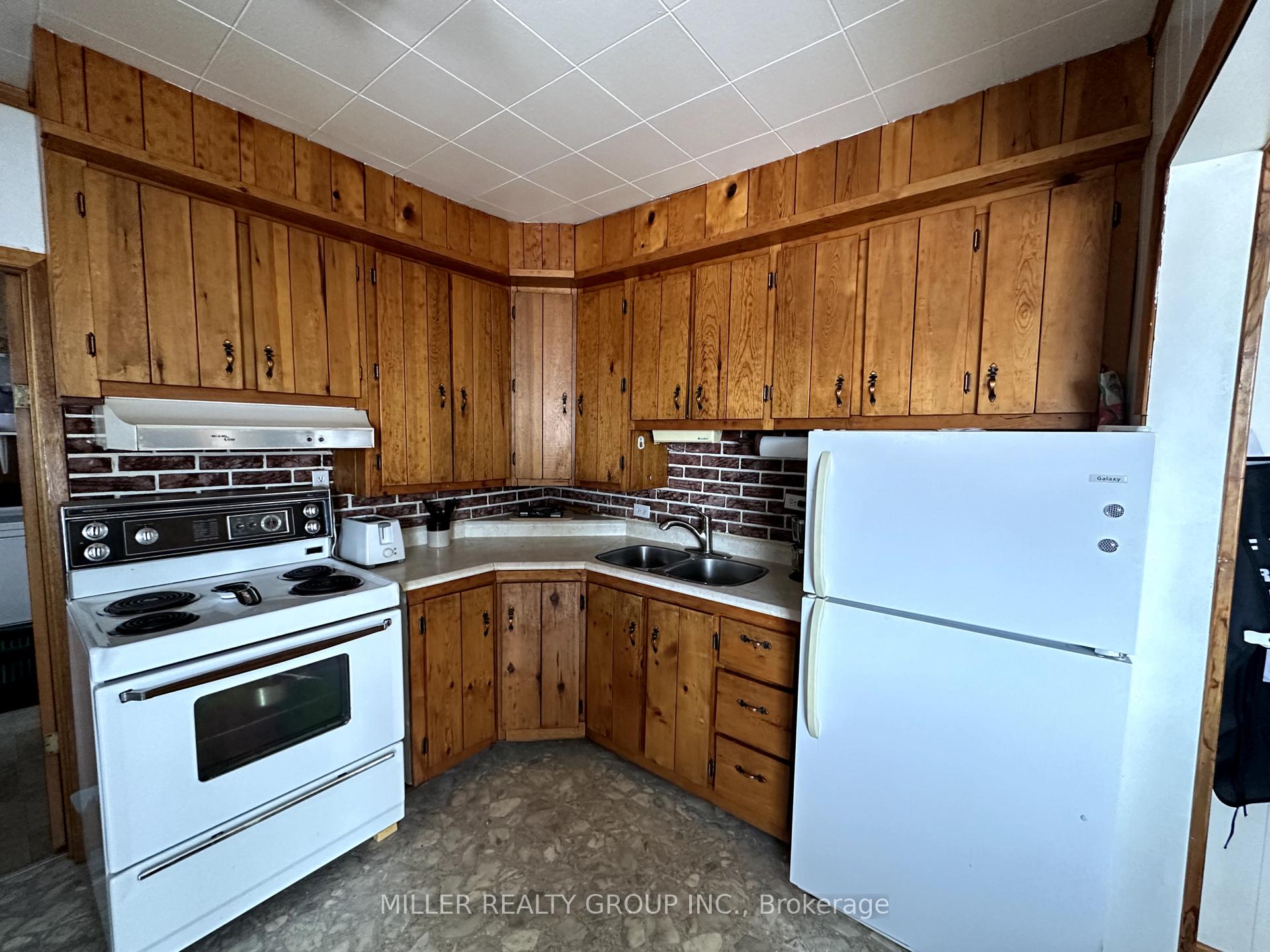 Photo 3 of 48 Grandview Avenue, Cobalt — HOMEH