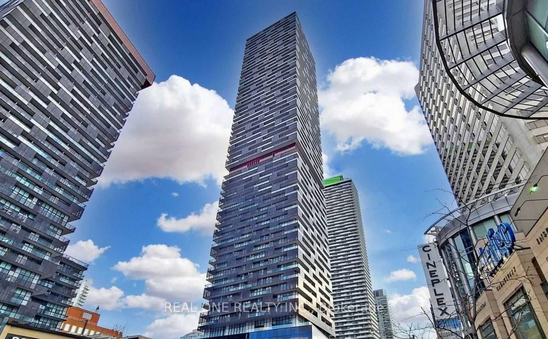 Front of Unit 1011, 8 Eglinton Avenue E