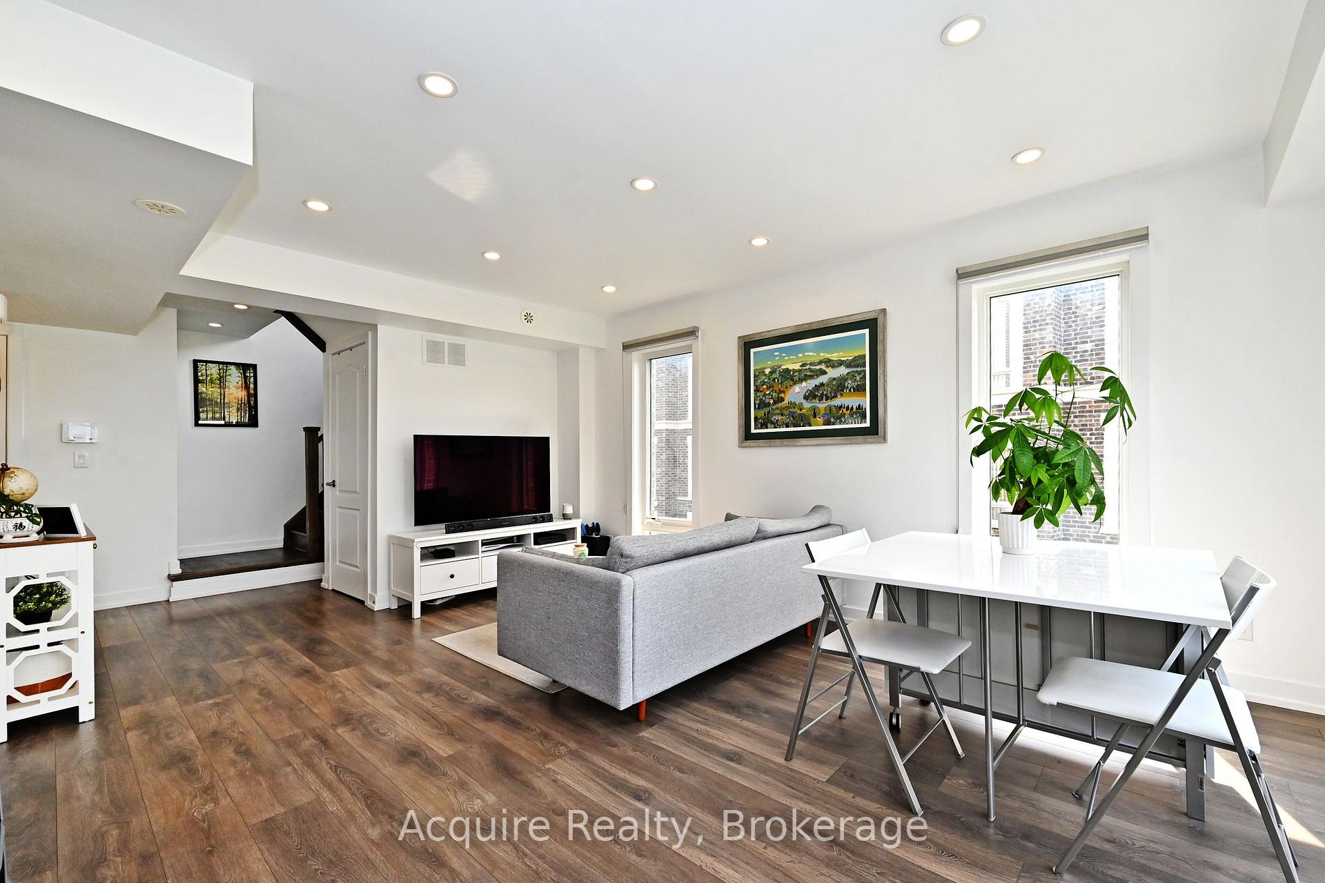 Photo 10 of Unit 203, 10 Dunsheath Way, Markham, Cornell — HOMEH