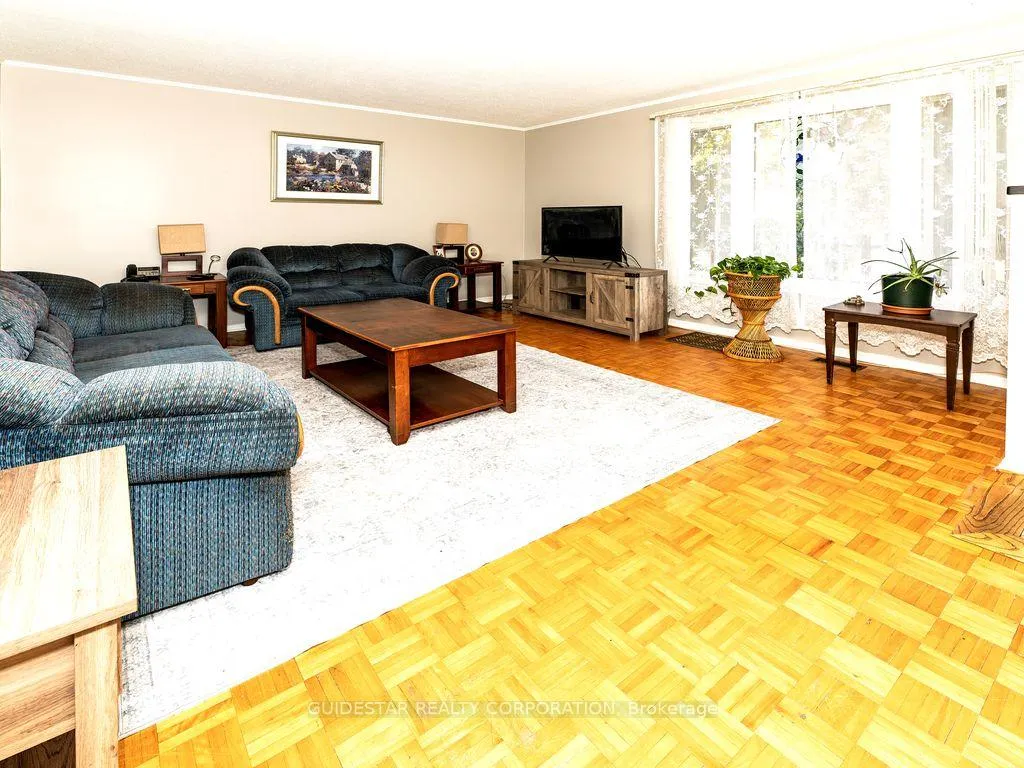 Photo 8 of 1324 Rainbow Crescent, Ottawa, Carson Grove — HOMEH