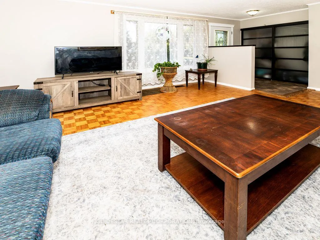 Photo 9 of 1324 Rainbow Crescent, Ottawa, Carson Grove — HOMEH