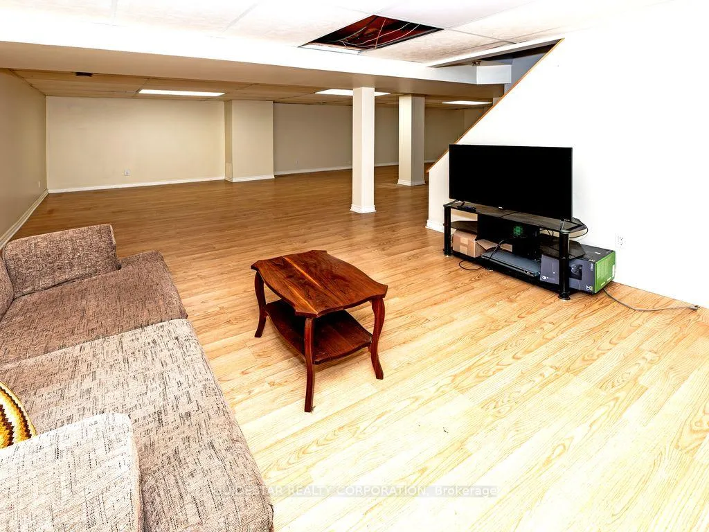 Photo 37 of 1324 Rainbow Crescent, Ottawa, Carson Grove — HOMEH