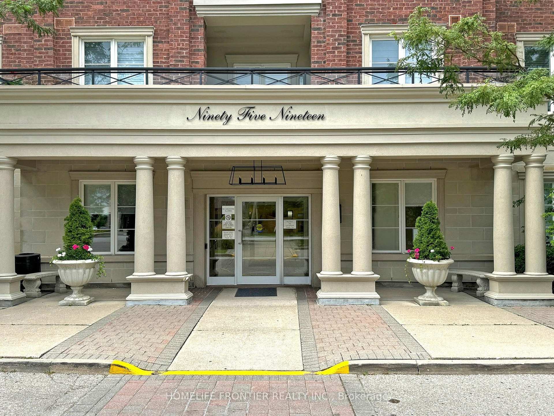 Photo 3 of Unit 305, 9519 Keele Street, Vaughan, Maple — HOMEH