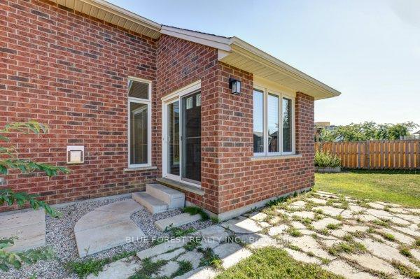 Photo 10 of 125 Old Field Lane S, Central Elgin, Rural Central Elgin — HOMEH