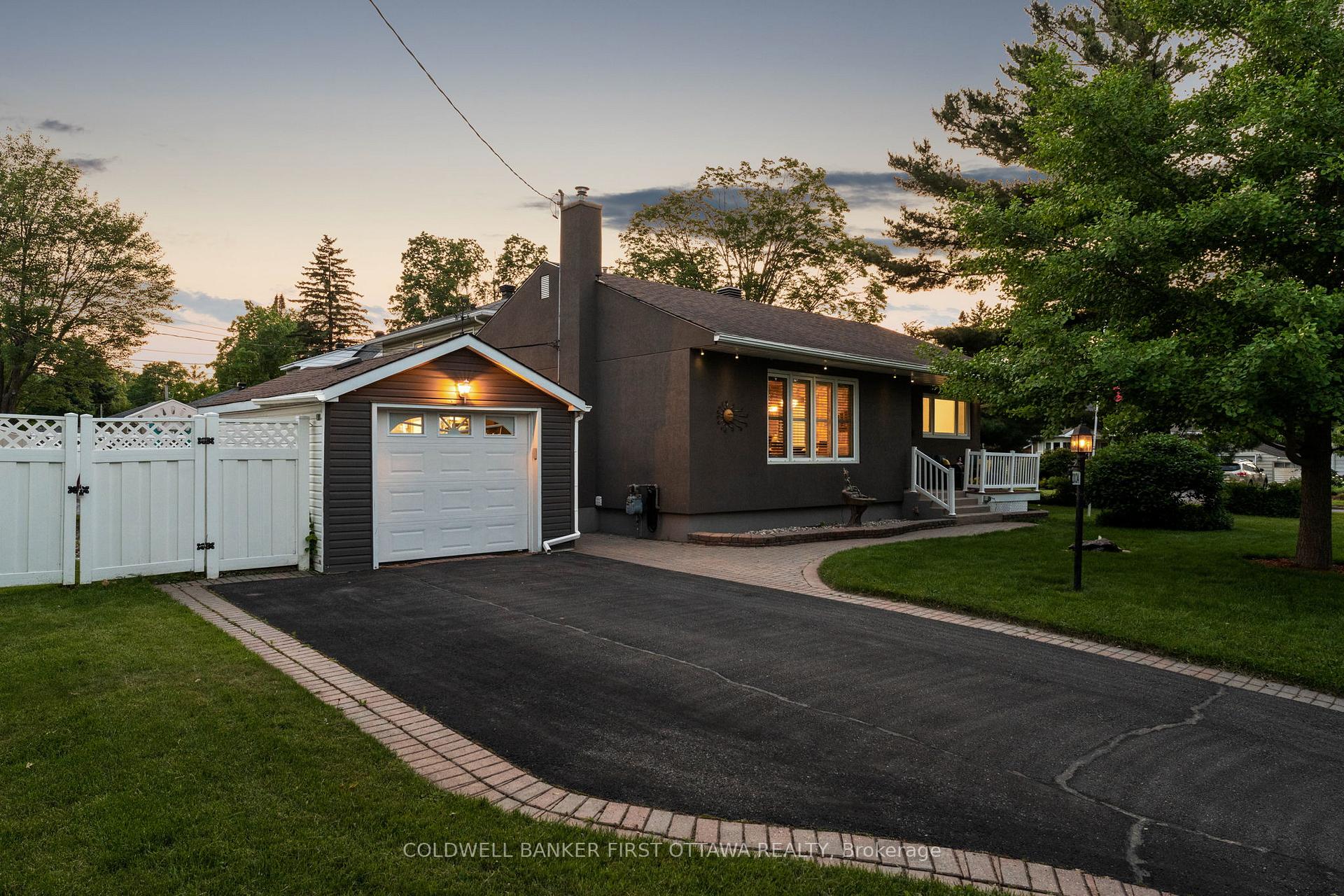 Photo 2 of 2024 Corry Street, Ottawa, Elmvale Acres — HOMEH
