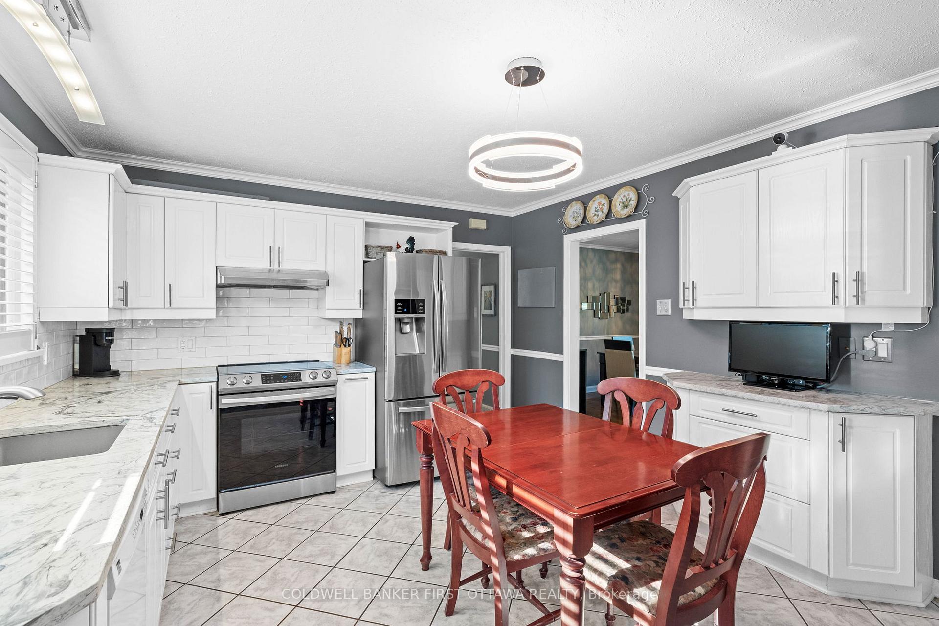 Photo 11 of 2024 Corry Street, Ottawa, Elmvale Acres — HOMEH