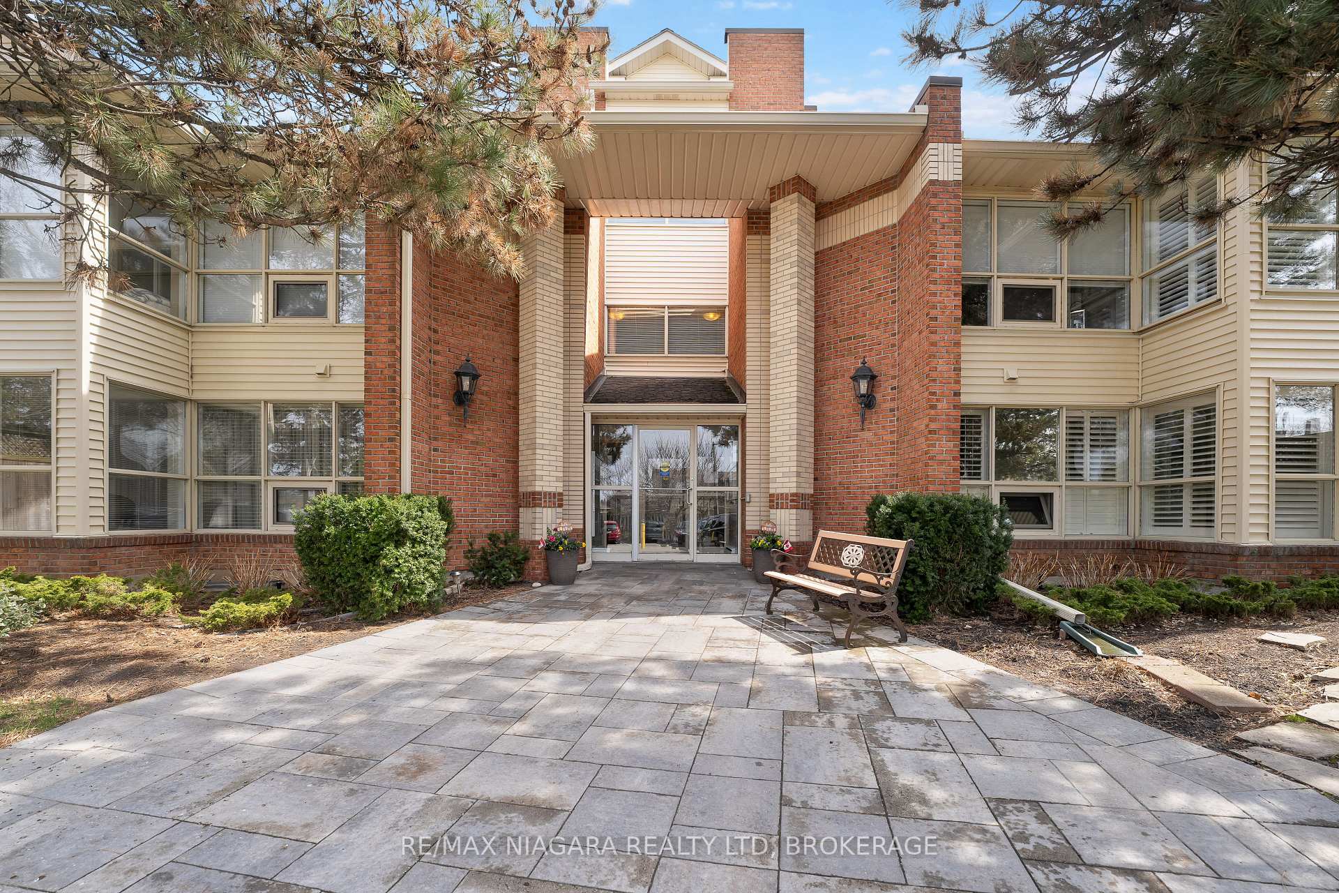 Photo 2 of Unit 301, 244 Lakeshore Road, St. Catharines, Vine/Linwell — HOMEH