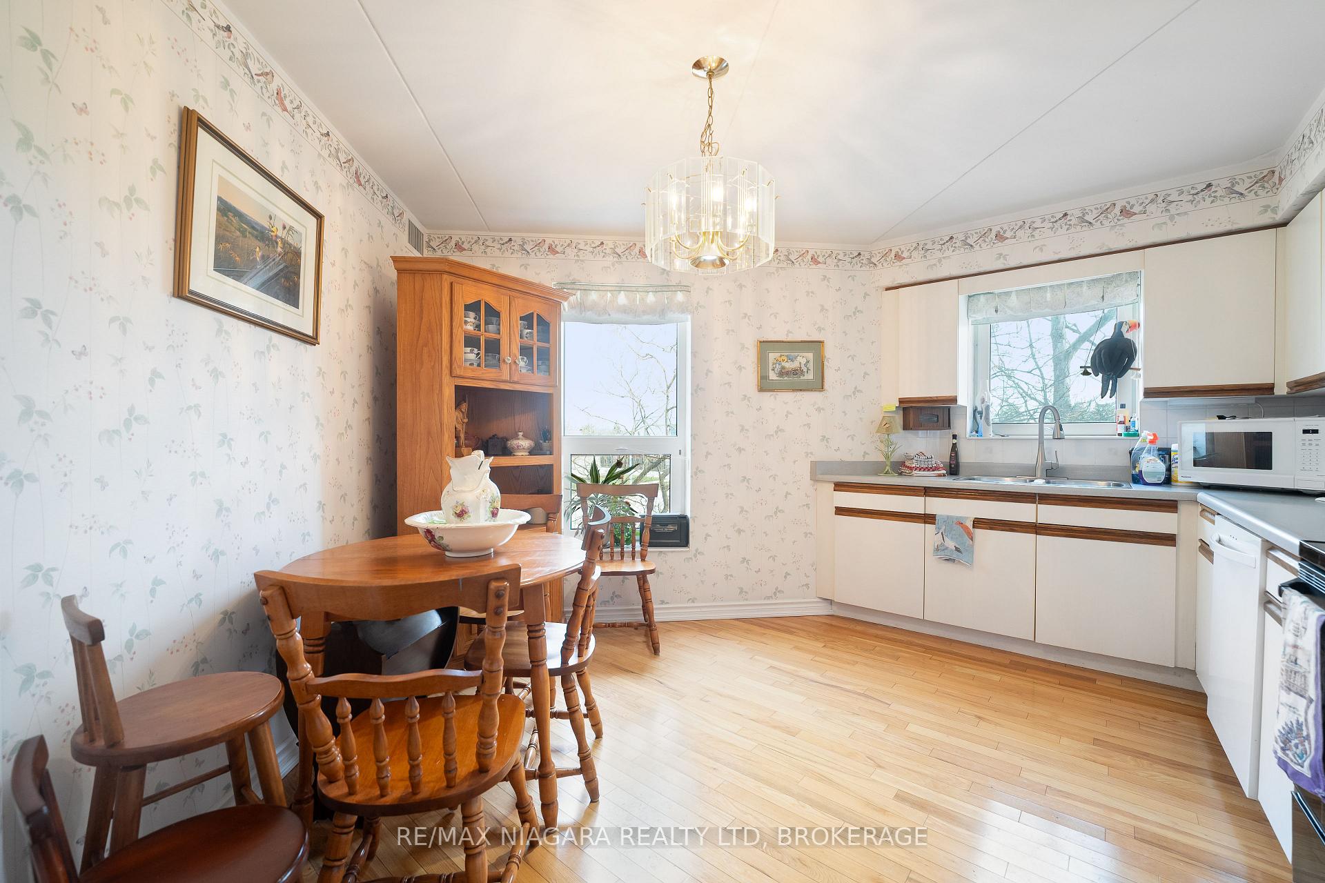 Photo 5 of Unit 301, 244 Lakeshore Road, St. Catharines, Vine/Linwell — HOMEH