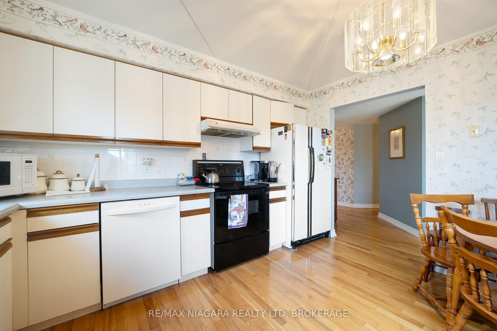 Photo 7 of Unit 301, 244 Lakeshore Road, St. Catharines, Vine/Linwell — HOMEH
