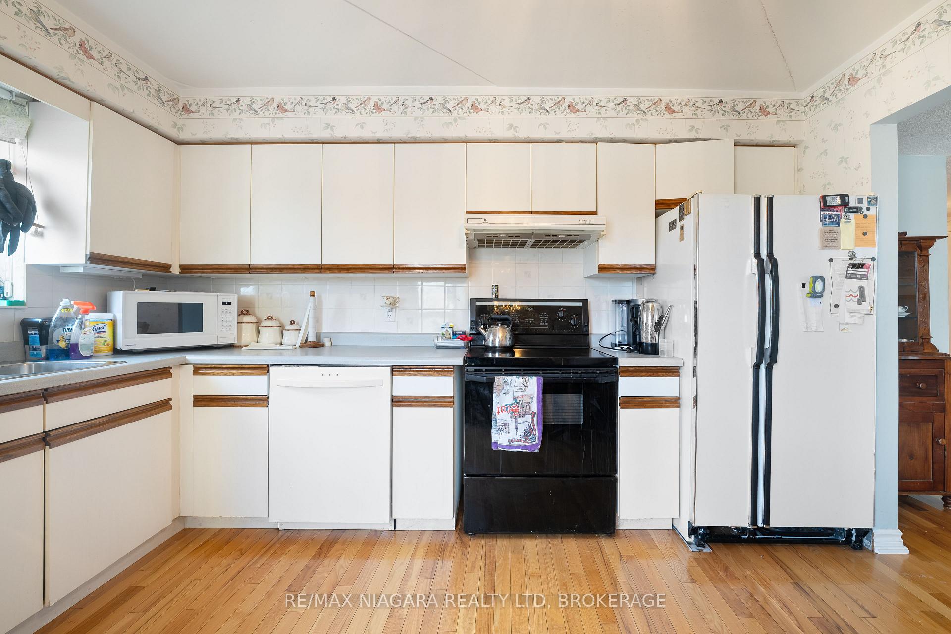 Photo 9 of Unit 301, 244 Lakeshore Road, St. Catharines, Vine/Linwell — HOMEH